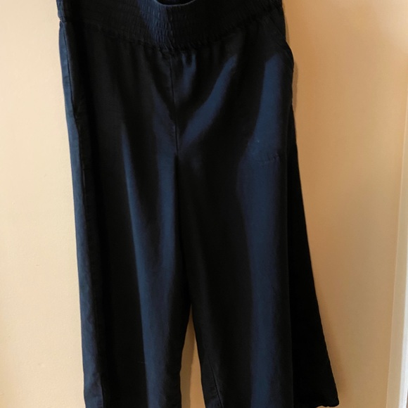 Saks Fifth Avenue black capris - Picture 2 of 6